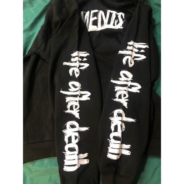 お買い物マラソン限定☆ vetements パーカー L試着のみ タグ付き