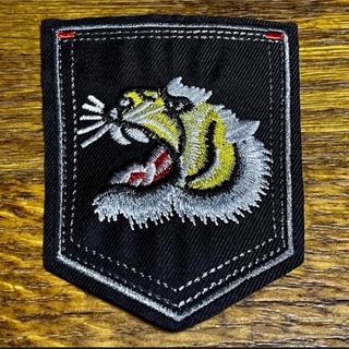 虎　タイガー　ポケット型　ハンドメイド　刺繍　アイロン　ワッペン　古着　DIY(各種パーツ)