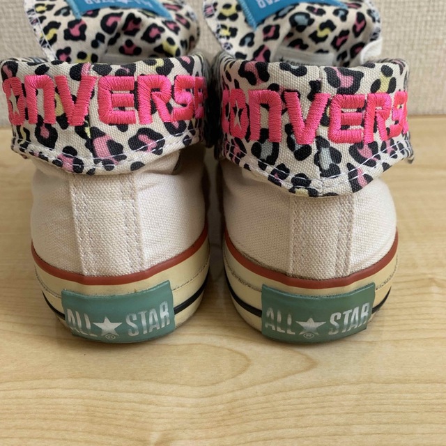 CONVERSE(コンバース)のコンバース　ハイカット　レオパード柄　ホワイト レディースの靴/シューズ(スニーカー)の商品写真