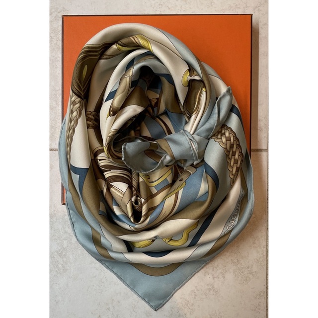 Hermes(エルメス)の個人的超おすすめ柄　エルメス　スカーフ　カレ90 レディースのファッション小物(バンダナ/スカーフ)の商品写真