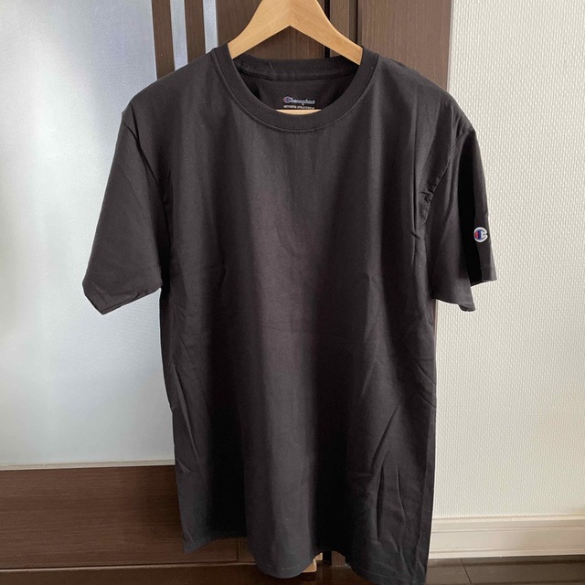 Champion(チャンピオン)のChampion ブラック Tシャツ レディース レディースのトップス(Tシャツ(長袖/七分))の商品写真