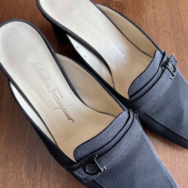 Ferragamo 黒ミュール