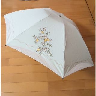 ★SALE★日傘 北欧風 刺繍 レモン柄 晴雨兼用 UVカット 完全遮光(傘)