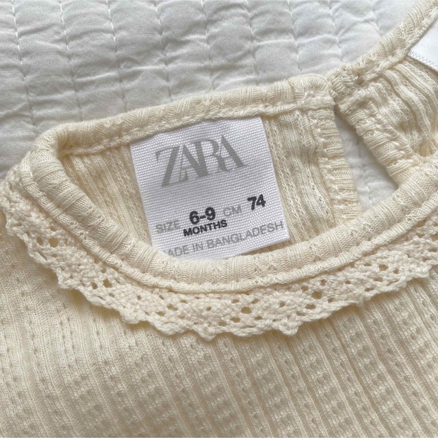 ZARA KIDS(ザラキッズ)の【新品未使用】ZARA BABY レーストリム オープンニットトップス キッズ/ベビー/マタニティのベビー服(~85cm)(シャツ/カットソー)の商品写真