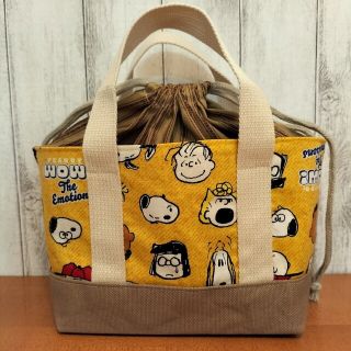 ピーナッツ(PEANUTS)のSNOOPY　仲間達黄色　巾着トートバッグ　ミニバック　お弁当袋　お散歩バッグ(ランチボックス巾着)