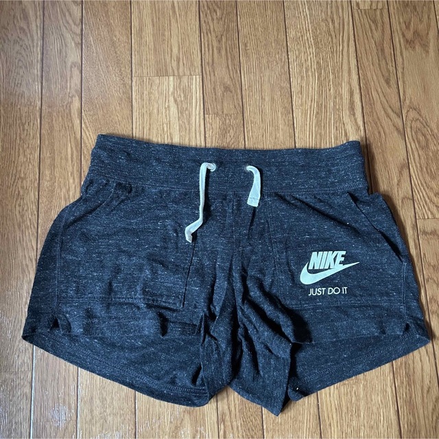 NIKE(ナイキ)のNIKE 短パン レディースのパンツ(ショートパンツ)の商品写真