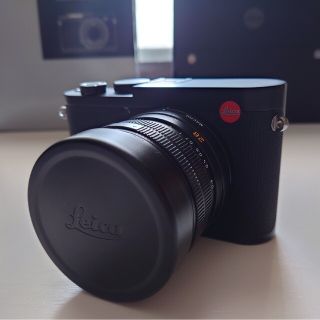 ライカ(LEICA)のライカQ2 Leica 中古美品 純正バッテリー2 付属品全てあり(コンパクトデジタルカメラ)