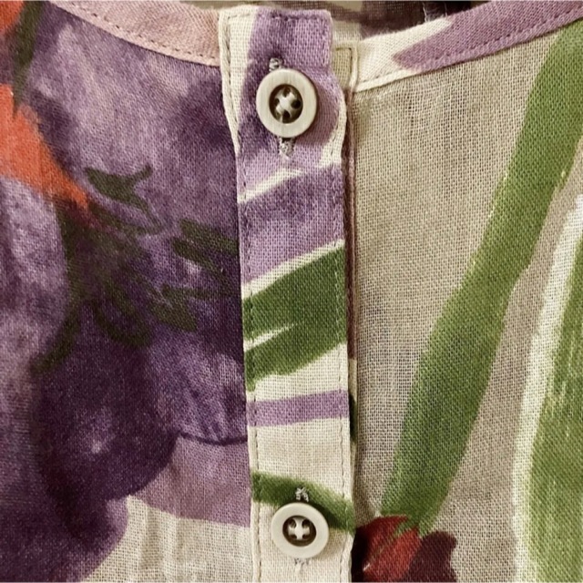 イオコムイオ　ポンチョ風　ブラウス　花柄　38 レディースのトップス(シャツ/ブラウス(長袖/七分))の商品写真