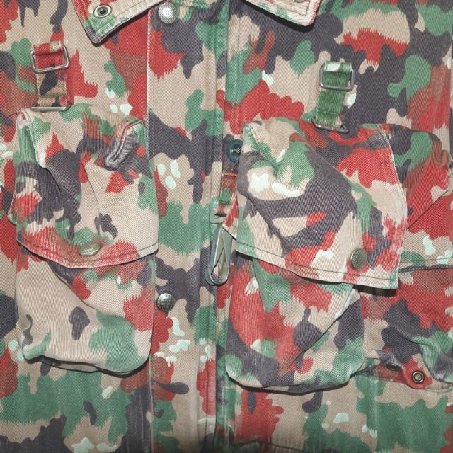 SWISS MILITARY(スイスミリタリー)のVINTAGE 70s SWISS ARMY CAMOFLAGE PARKA メンズのジャケット/アウター(ミリタリージャケット)の商品写真