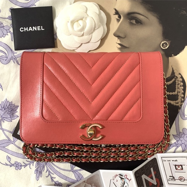 CHANEL(シャネル)のCHANEL マドモアゼル　シェブロン チェーンウォレット / ピンク レディースのバッグ(ショルダーバッグ)の商品写真