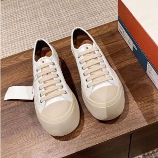 宇宙の香り 新品 MARNI マルニ レザースニーカー - 通販 - poduzetnicki.ba