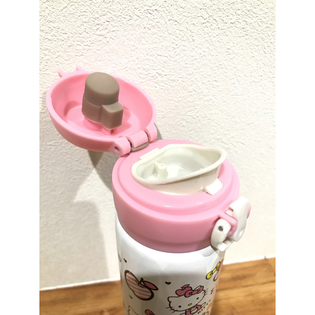 【超軽量】キティちゃん水筒 ボトル 400ML 魔法瓶仕様 ロック機能付き キッズ/ベビー/マタニティの授乳/お食事用品(水筒)の商品写真