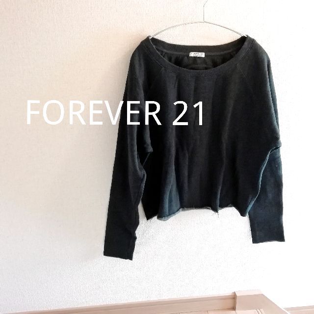 FOREVER 21(フォーエバートゥエンティーワン)の美品 裏起毛 背中開き デザイン ショート丈 スエット カットソー グレー 長袖 レディースのトップス(トレーナー/スウェット)の商品写真