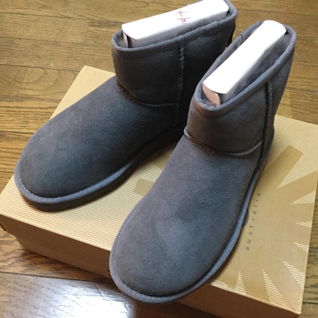 UGG(アグ)の新品❤️正規品 アグ オーストラリア クラシック ミニ ブーツ 24cm レディースの靴/シューズ(ブーツ)の商品写真