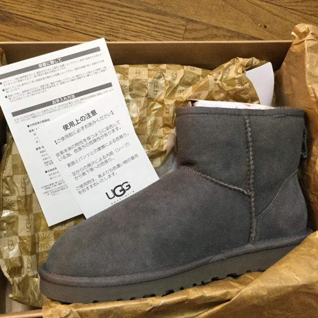 UGG(アグ)の新品❤️正規品 アグ オーストラリア クラシック ミニ ブーツ 24cm レディースの靴/シューズ(ブーツ)の商品写真