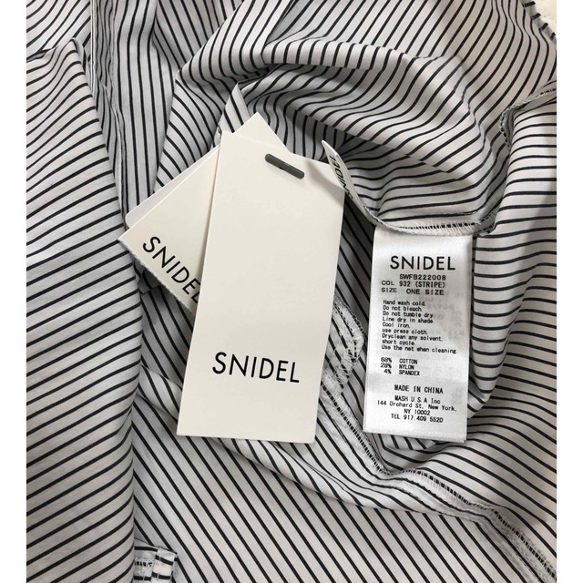 SNIDEL(スナイデル)の【タグ付き新品未使用】スナイデル　フリルブラウス レディースのトップス(シャツ/ブラウス(半袖/袖なし))の商品写真