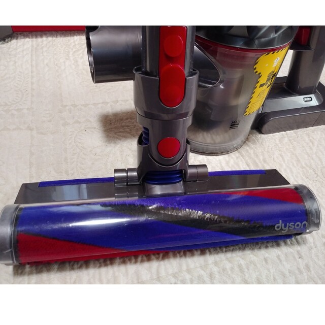 Dyson(ダイソン)の◇ダイソン  V8 slim fluffy ◇メンテナンス済み/動作良好です。 スマホ/家電/カメラの生活家電(掃除機)の商品写真