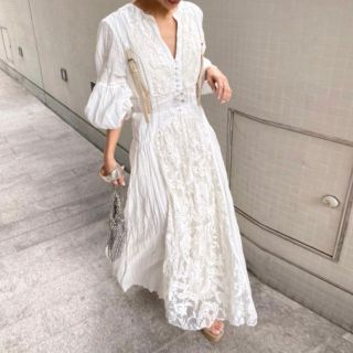 アメリヴィンテージ(Ameri VINTAGE)のMEDI EMBROIDERY TULLE LACE DRESS(ロングワンピース/マキシワンピース)