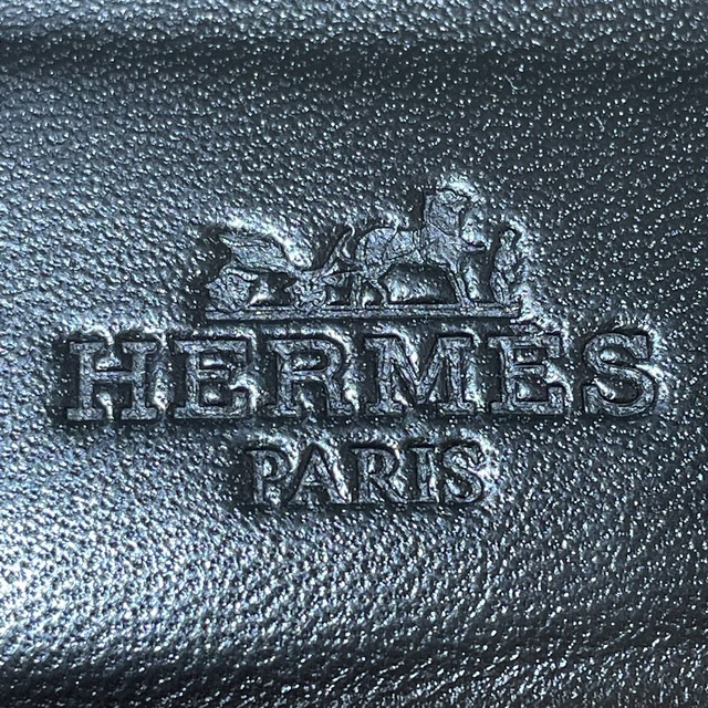 Hermes(エルメス)の☆HERMES エルメス オラン レザーフラットサンダル ブラック?シルバーメタリック 現行モデル 未使用 定価104,500円 37 レディースの靴/シューズ(サンダル)の商品写真