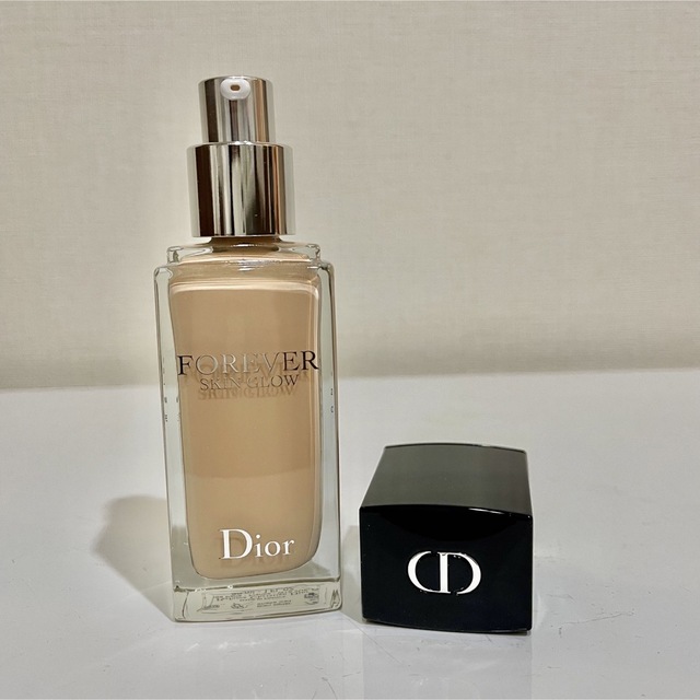 Christian Dior(クリスチャンディオール)のディオールスキン フォーエヴァー フルイド グロウ　2N コスメ/美容のベースメイク/化粧品(ファンデーション)の商品写真