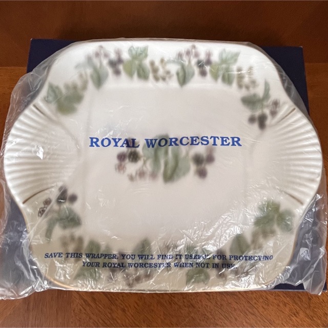 Royal Worcester(ロイヤルウースター)の【未使用美品】ロイヤルウースター★ラヴィニア★手付きプレート インテリア/住まい/日用品のキッチン/食器(食器)の商品写真