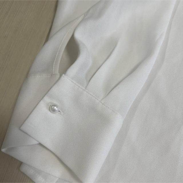 GU(ジーユー)のジーユー　トップス　パールボタン　カットソー レディースのトップス(シャツ/ブラウス(長袖/七分))の商品写真