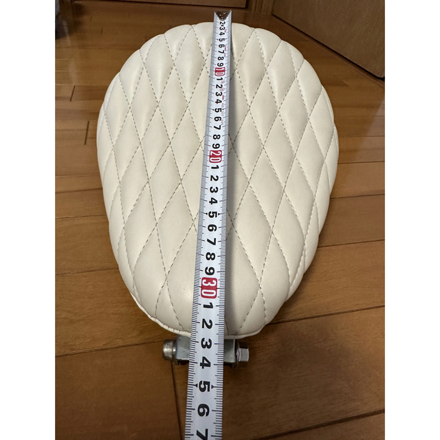 美品】バイクシート 白 ダイヤ模様 本革 シングル オーダーの通販 by