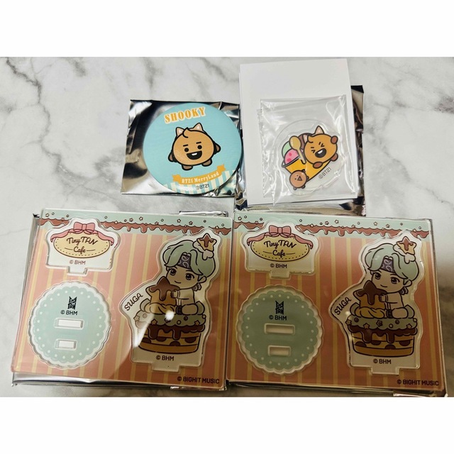 BT21(ビーティーイシビル)のBT21 TinyTAN SUGA SHOOKY エンタメ/ホビーのCD(K-POP/アジア)の商品写真