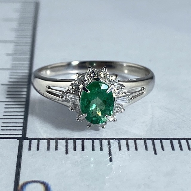 【20-18】エメラルド　ダイヤモンド　リング　E0.43ct D0.24ct レディースのアクセサリー(リング(指輪))の商品写真