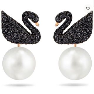 スワロフスキー(SWAROVSKI)のSWAROVSKI　ブラックスワンピアス(ピアス)