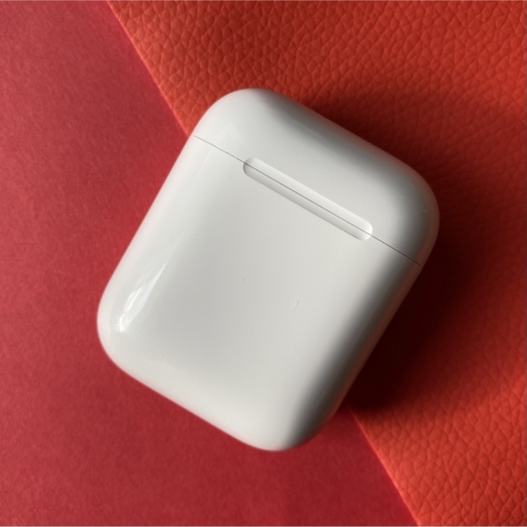 Apple(アップル)の《AirPods  充電ケースのみ》純正　第一世代　充電器　エアーポッズ スマホ/家電/カメラのオーディオ機器(ヘッドフォン/イヤフォン)の商品写真