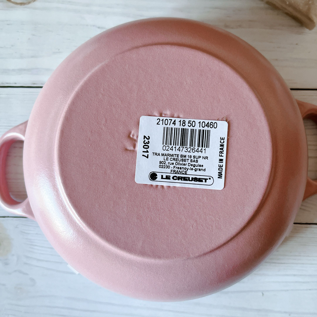 LE CREUSET(ルクルーゼ)の♡ルクルーゼ　マルミット　シュガーピンク　新品　両手鍋　ホーロー インテリア/住まい/日用品のキッチン/食器(調理道具/製菓道具)の商品写真