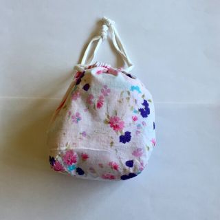 ☆　ハンドメイド　リバーシブル巾着袋　白(ポーチ)