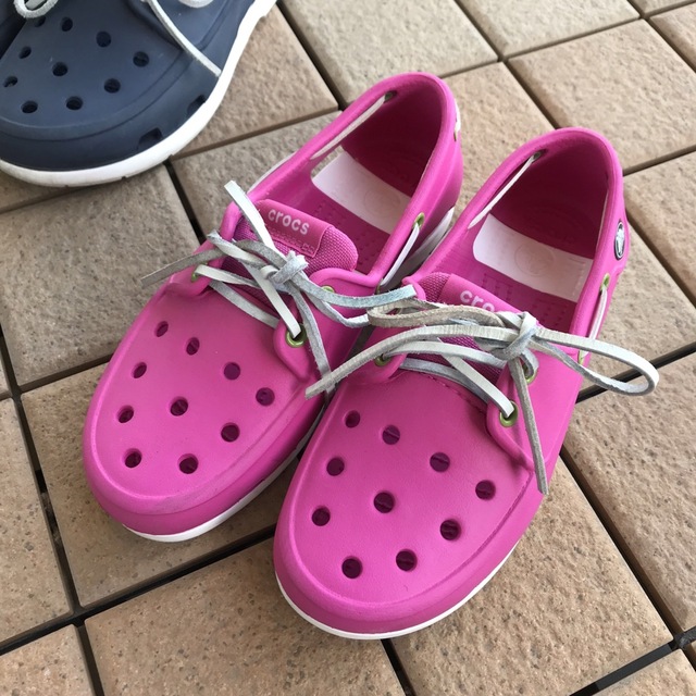 crocs(クロックス)の美品クロックス  Ｊ1  19.5cm キッズ/ベビー/マタニティのキッズ靴/シューズ(15cm~)(サンダル)の商品写真