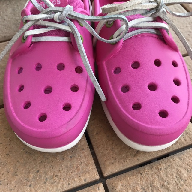 crocs(クロックス)の美品クロックス  Ｊ1  19.5cm キッズ/ベビー/マタニティのキッズ靴/シューズ(15cm~)(サンダル)の商品写真