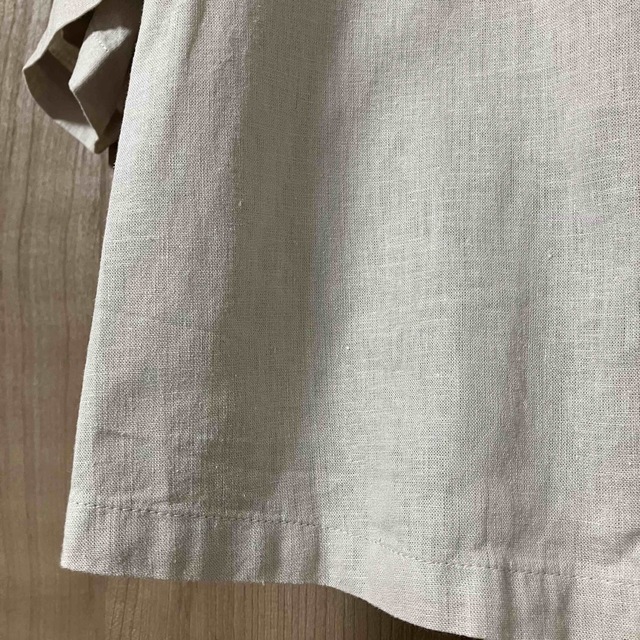 GU(ジーユー)のGUリネン風シャツ　ベージュ　ホワイトベージュ　 レディースのトップス(シャツ/ブラウス(半袖/袖なし))の商品写真