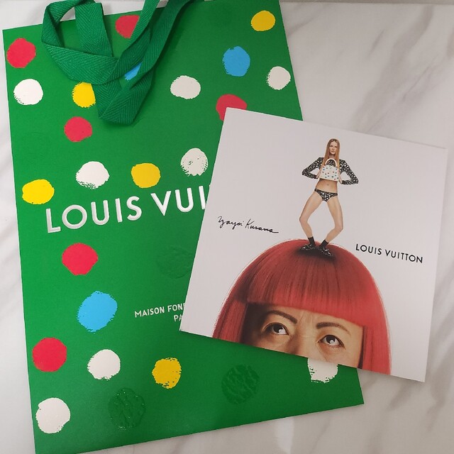 LOUIS VUITTON(ルイヴィトン)のルイヴィトン×草間彌生 ステッカー付き カタログ＋限定ショッパー☆限定品 レディースのバッグ(ショップ袋)の商品写真