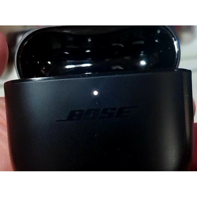 BOSE(ボーズ)のpoko専用 QuietComfort Earbuds II 充電ケースのみ スマホ/家電/カメラのオーディオ機器(ヘッドフォン/イヤフォン)の商品写真