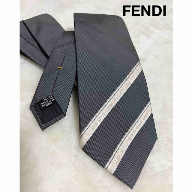 FENDI  フェンディ ネクタイ 美品 ヅッカ柄 FENDI ロゴ マーク