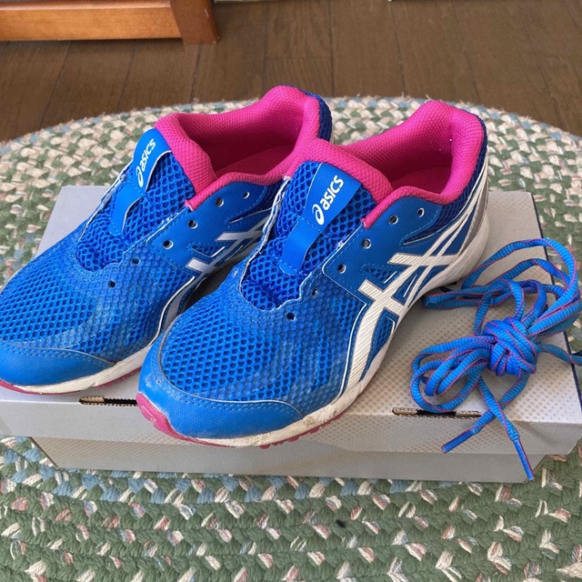 asics(アシックス)のアシックス　スニーカー　21.5cm キッズ/ベビー/マタニティのキッズ靴/シューズ(15cm~)(スニーカー)の商品写真