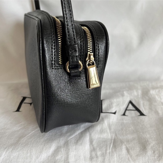 【定番】FURLA フルラ　ブラック　ショルダーバッグ　リリー　レザー　ロゴ