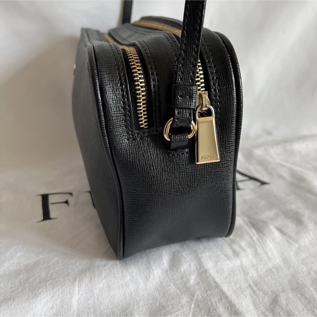 【定番】FURLA フルラ　ブラック　ショルダーバッグ　リリー　レザー　ロゴ