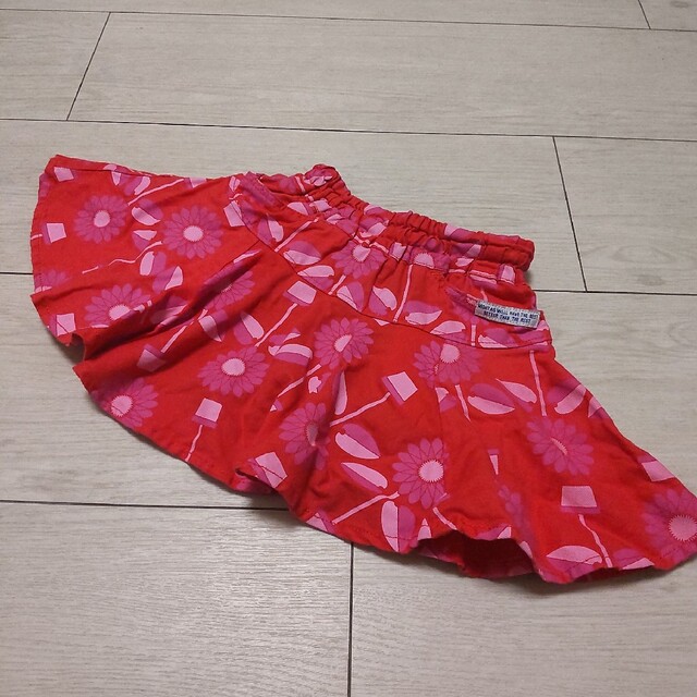 F.O.KIDS(エフオーキッズ)のF.O.KIDS スカパン 100 パンツ付きスカート 赤 ひまわり キッズ/ベビー/マタニティのキッズ服女の子用(90cm~)(スカート)の商品写真