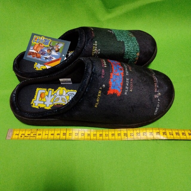 新品　魔界村　サンダル　スリッパ　Ｍサイズ　黒　ファミコン　靴 メンズの靴/シューズ(スリッポン/モカシン)の商品写真