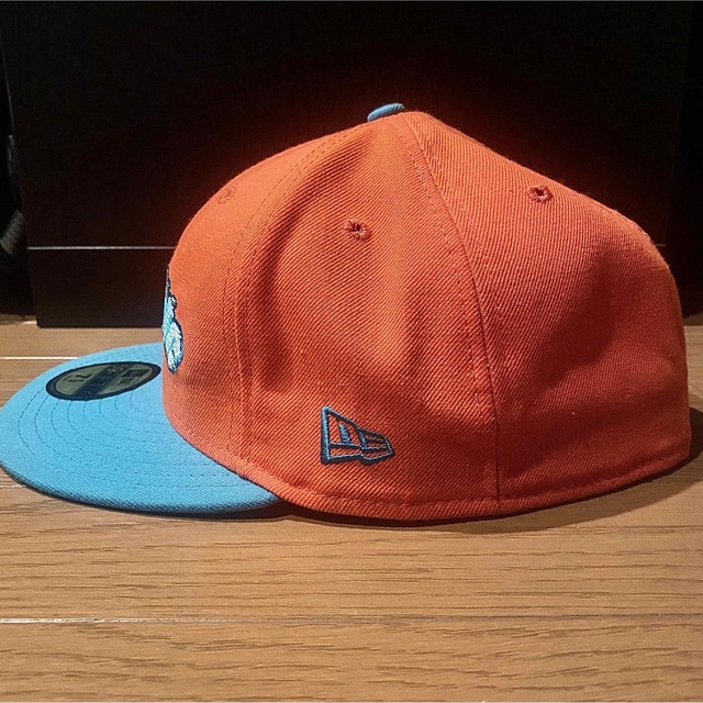 HECTIC(ヘクティク)のHECTIC New Era キャップ　7 1/2 未使用新古品 メンズの帽子(キャップ)の商品写真