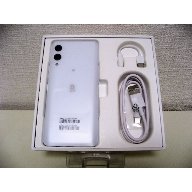 Rakuten(ラクテン)の新品未使用品 Rakuten Hand 5G ホワイト P780 スマホ/家電/カメラのスマートフォン/携帯電話(スマートフォン本体)の商品写真