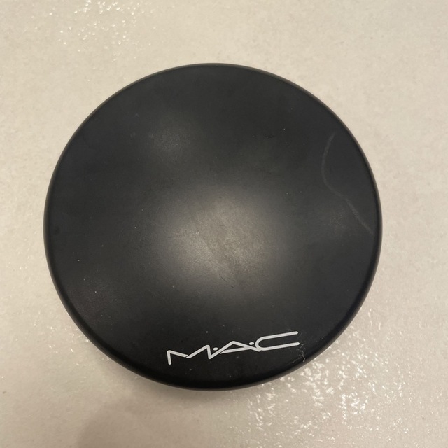 MAC(マック)の【M.A.C】A GLIMMER OF GOLD ミネラライズアイシャドウ コスメ/美容のベースメイク/化粧品(アイシャドウ)の商品写真