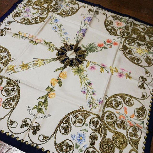 春色3カラー✧ 美品 HERMES エルメス カレ デコパージュ 花柄 スカーフ
