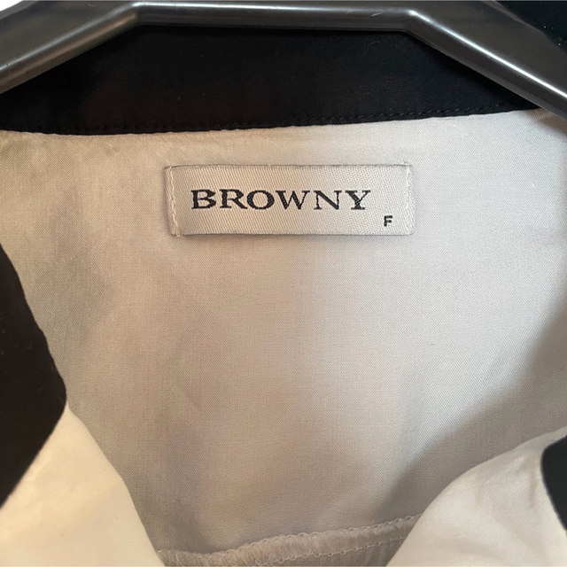 BROWNY(ブラウニー)のBROWNY ブラウニーのトップス　半袖 レディースのトップス(シャツ/ブラウス(半袖/袖なし))の商品写真