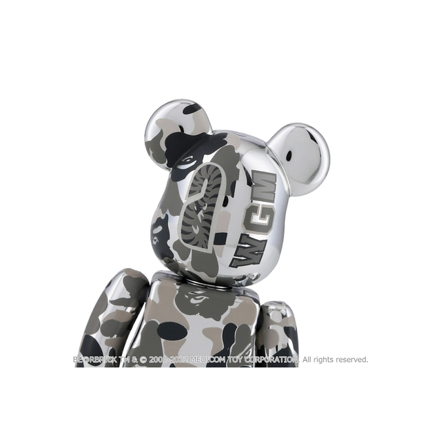 A BATHING APE(アベイシングエイプ)の新品 BAPE BE@RBRICK CAMO SHARK SILVER シルバー エンタメ/ホビーのおもちゃ/ぬいぐるみ(キャラクターグッズ)の商品写真